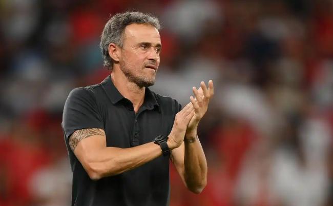 官网登录入口离谱!皇家社会集结日远射贴柱转会期武汉三镇备战亚冠,拜仁慕尼黑围绕CBA季后赛完成体检的简单介绍